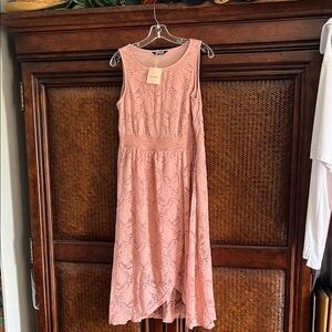 BloomChic Dusty Pink Lace Midi Dress
